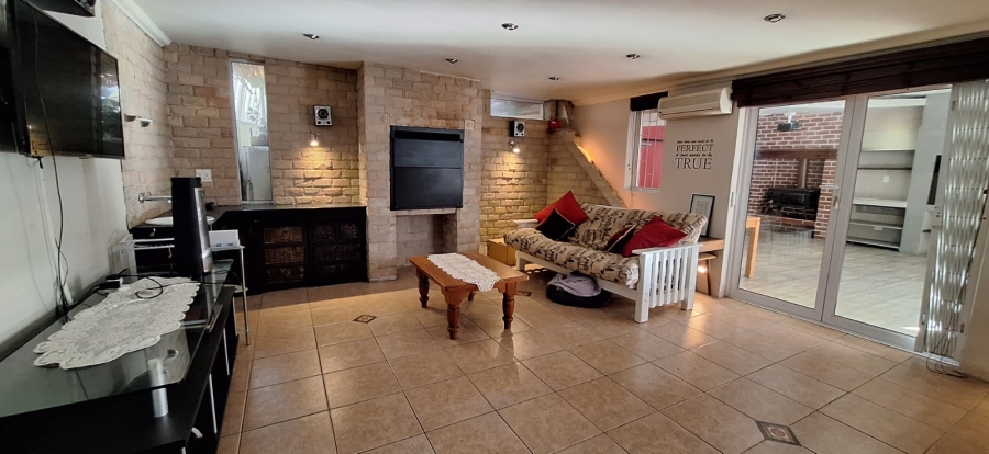 5 Bedroom Property for Sale in Elfindale Western Cape